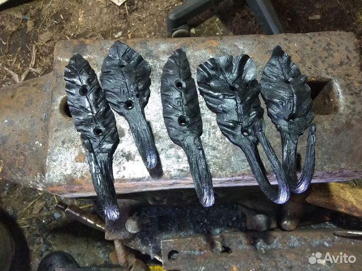 Крючки кованые