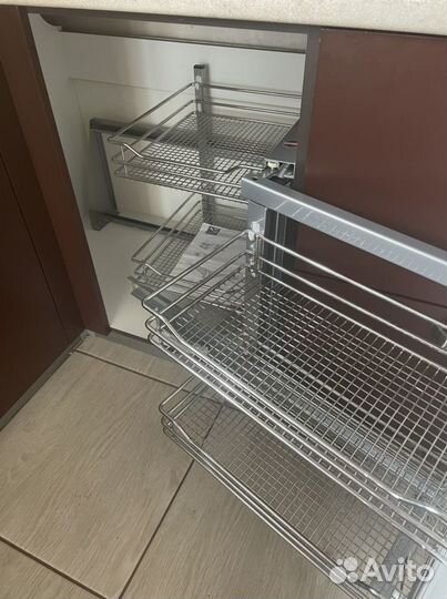 Волшебный уголок с механизмом плавного закрывания