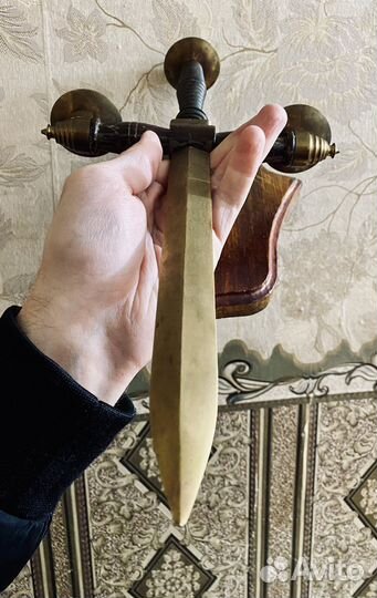 Старинный подсвечник Клинок