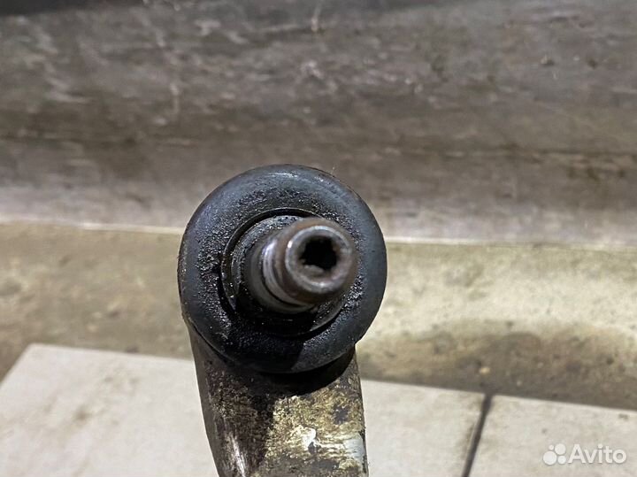 Рычаг поперечный передний правый BMW 7 E38