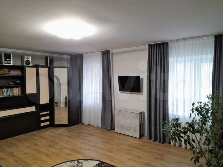 3-к. квартира, 100 м², 1/10 эт.