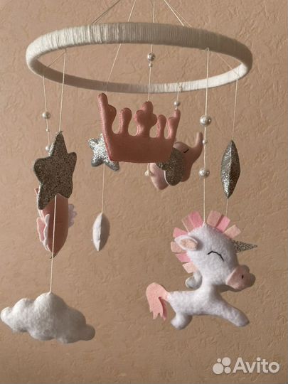 Мобиль на кроватку из фетра