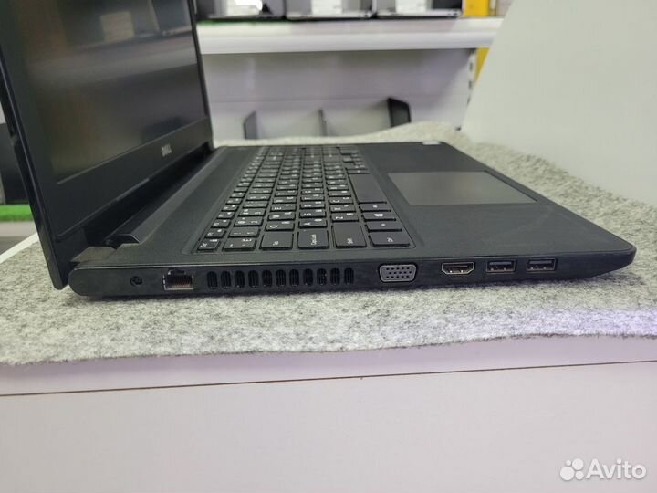 Ноутбук dell i3-6006U8GB DDR4 256GB SSD
