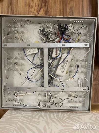 Продам люстру