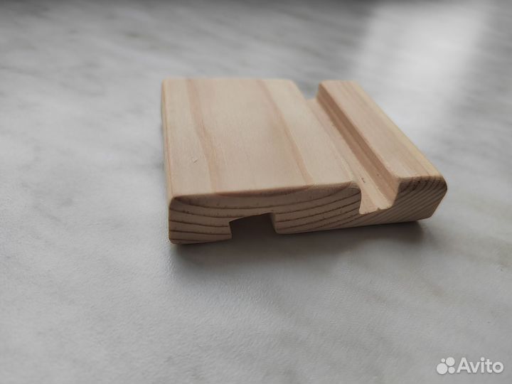Подставка для телефона из дерева