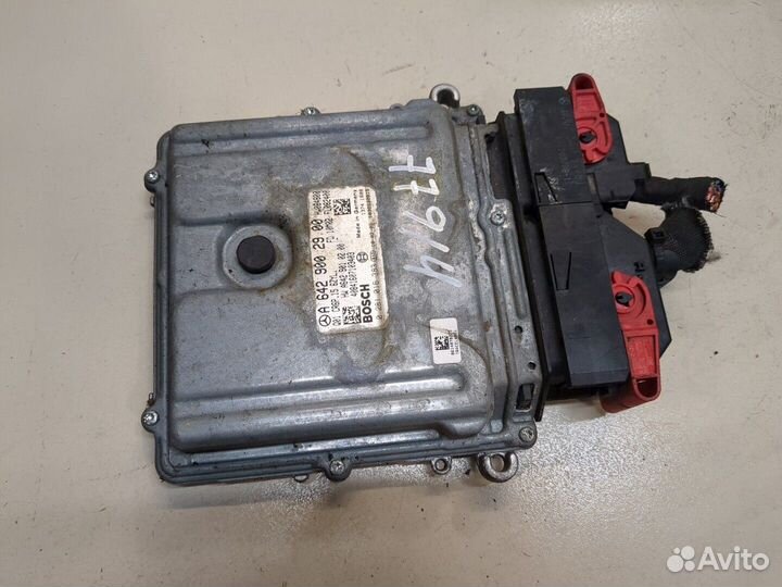 Блок управления двигателем Mercedes E W212, 2010