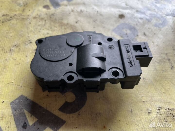 Моторчик заслонки отопителя BMW X1 E84