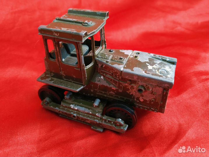 Машинка, модель 1/43, трактор СССР старый редкий