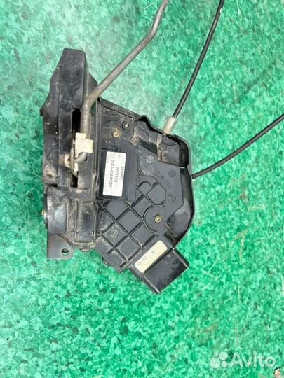 Замок боковой двери задний правый Mazda 3 BK 1.6