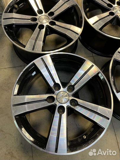 Комплект литых дисков R16