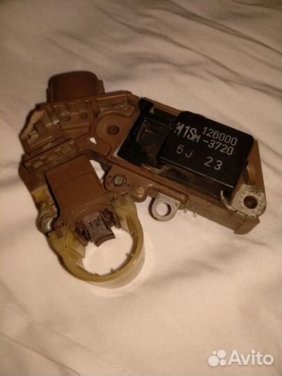 Регулятор напряжения генератора тайота