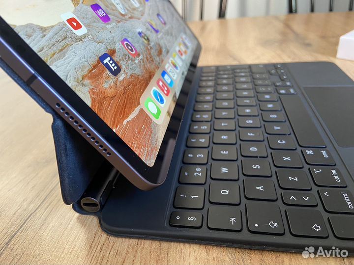 Apple Magic Keyboard для iPad Pro 11