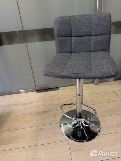 Барный стул для бровиста