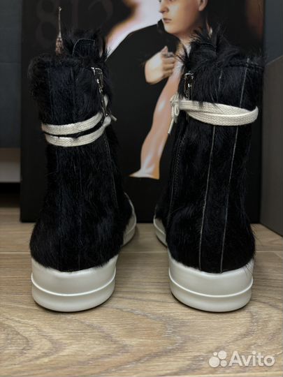 Кеды rick owens pony hair на руках