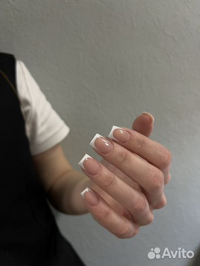 Модель на маникюр