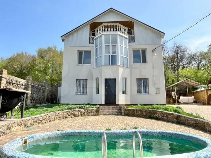 Дом 236 м² на участке 8 сот.