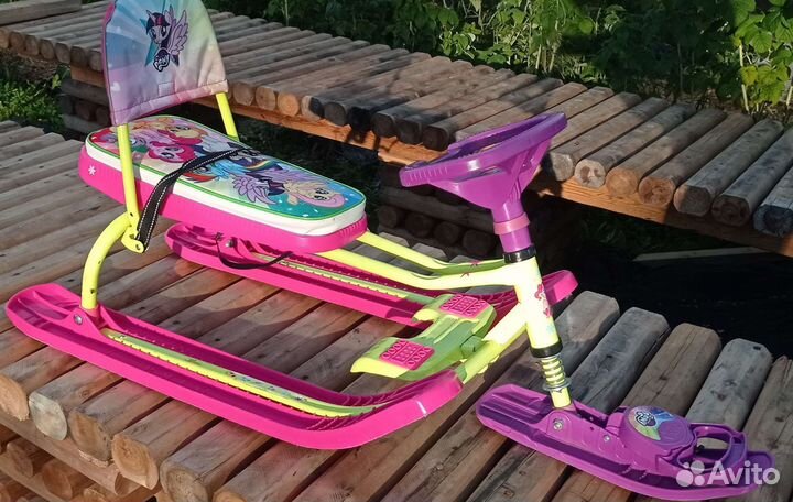 Детский снегокат со спинкой