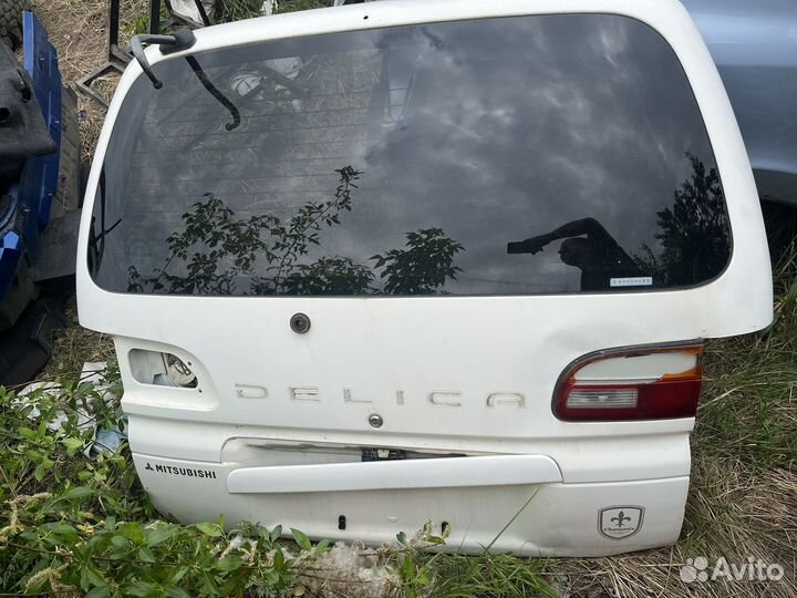 Крышка багажника Mitsubishi Delica