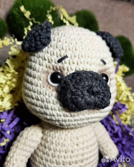 Игрушка вязанная мопсик