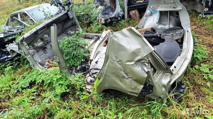 Крыло заднее правое Рено Сандеро 1