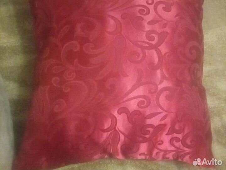 Подушка с вышивкой ручной работы