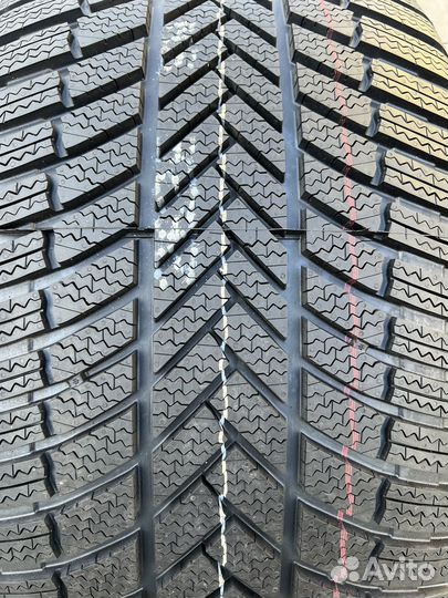 Bridgestone Blizzak LM-005 295/35 R21 107V