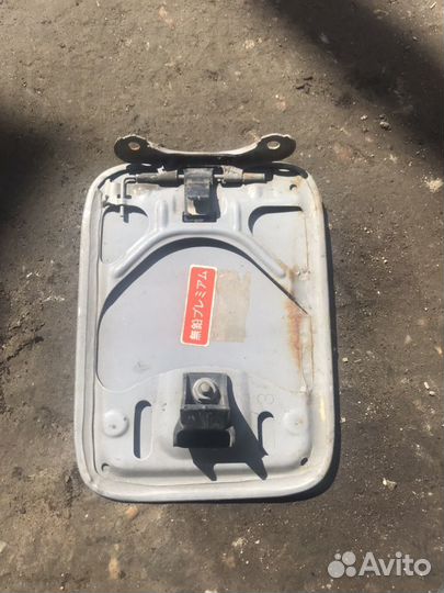 Лючок бензобака Креста 90 Cresta X90