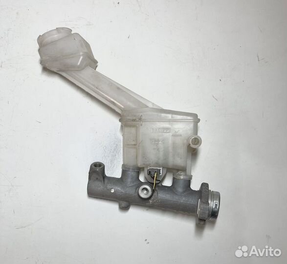 Главный тормозной цилиндр Nissan Primera p12