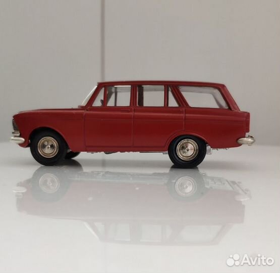 Модель автомобиля Москвич-426 СССР 1:43