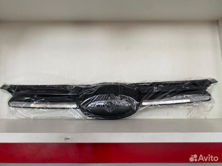 Решетка радиатора глянцевая Ford focus 3