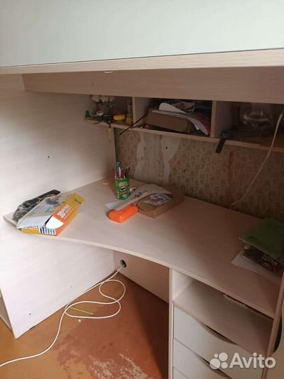 Детская кровать чердак со столом и шкафом