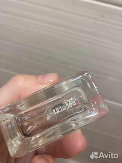 Пустые флаконы от парфюма