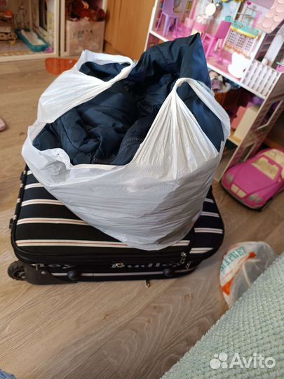 Женские вещи в чемодане