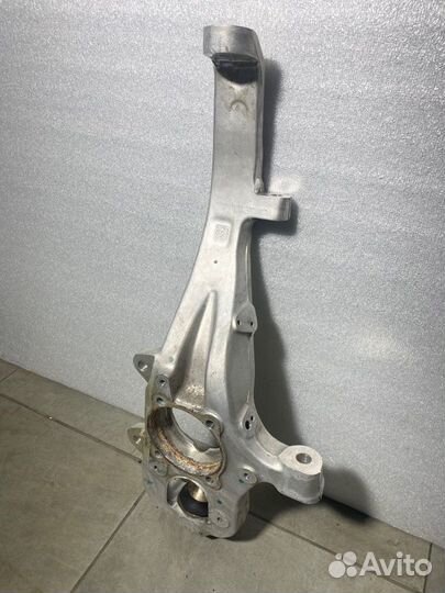 Кулак поворотный передний правый Mercedes-Benz