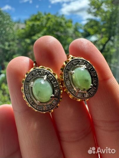Бриллиантовые серьги с нефритами 750 пробы