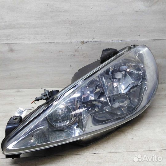 Фара передняя левая Peugeot 206