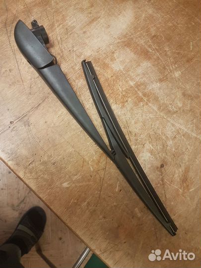 Дворник задний в сборе