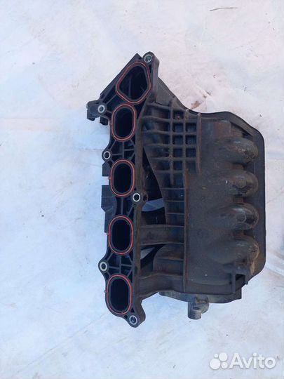 Впускной коллектор на Honda civic 4d.5d