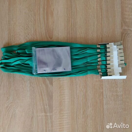 Бейджик горизонтальный с зелёной лентой и клипсой