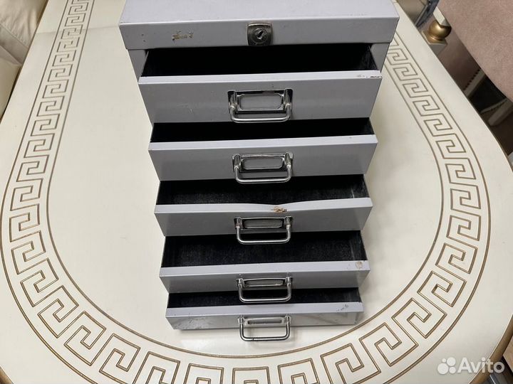 Многоящичный шкаф практик