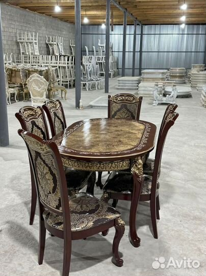 В наличии стол