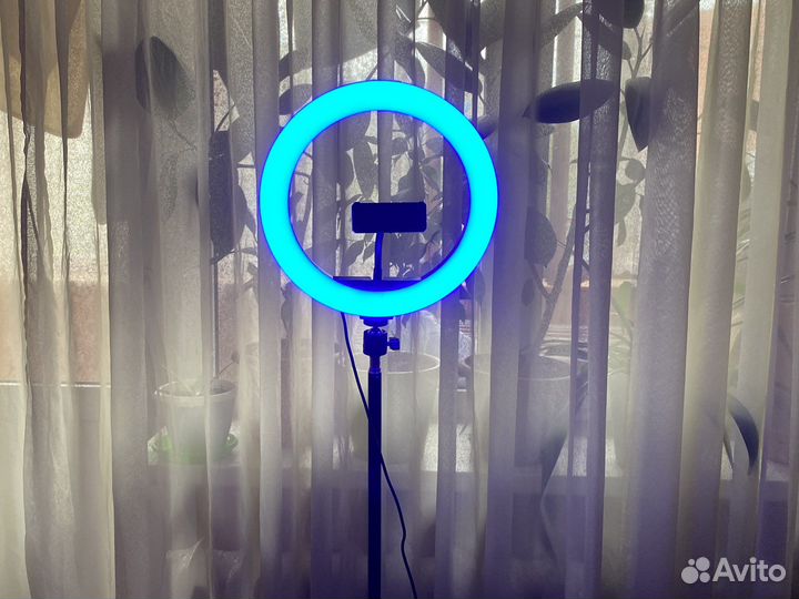 Кольцевая лампа 26 см RGB со штативом
