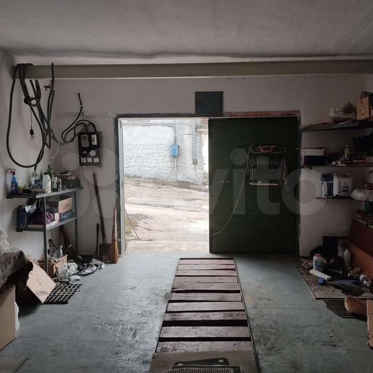 Гараж, > 30 м²