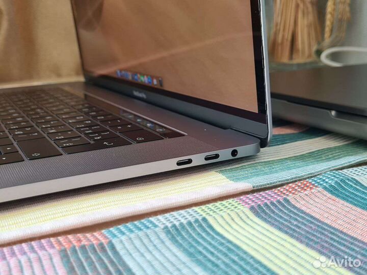 Apple MacBook Pro 15 2017 retina 16/256гб