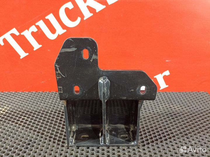 Кронштейн усилителя бампера правый