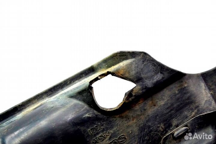 Пластиковая накладка под лобовым стеклом правая ча