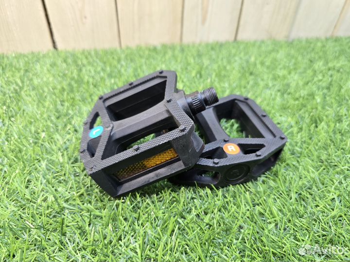 Педали сняты с нового велика без пробега