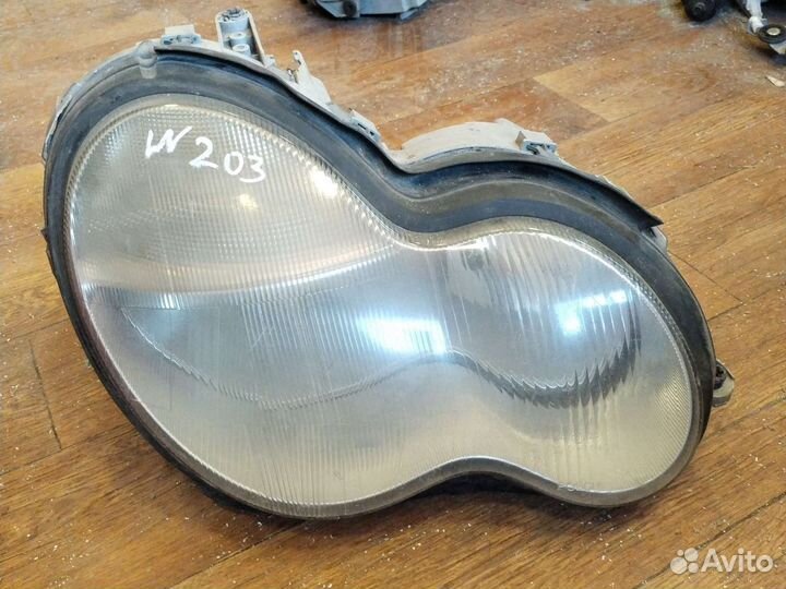 Фара правая Mercedes Benz W203