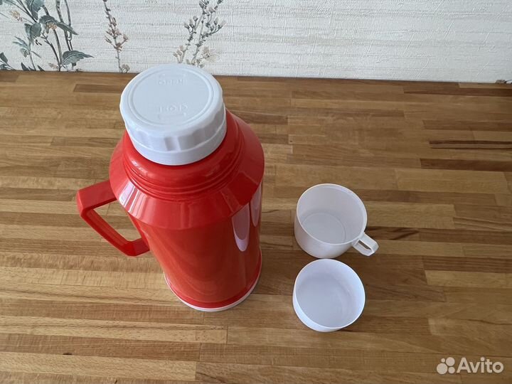 Термос со стеклянной колбой 1,8л 2 кружки