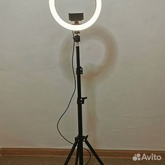 Кольцевая светодиодная лампа
